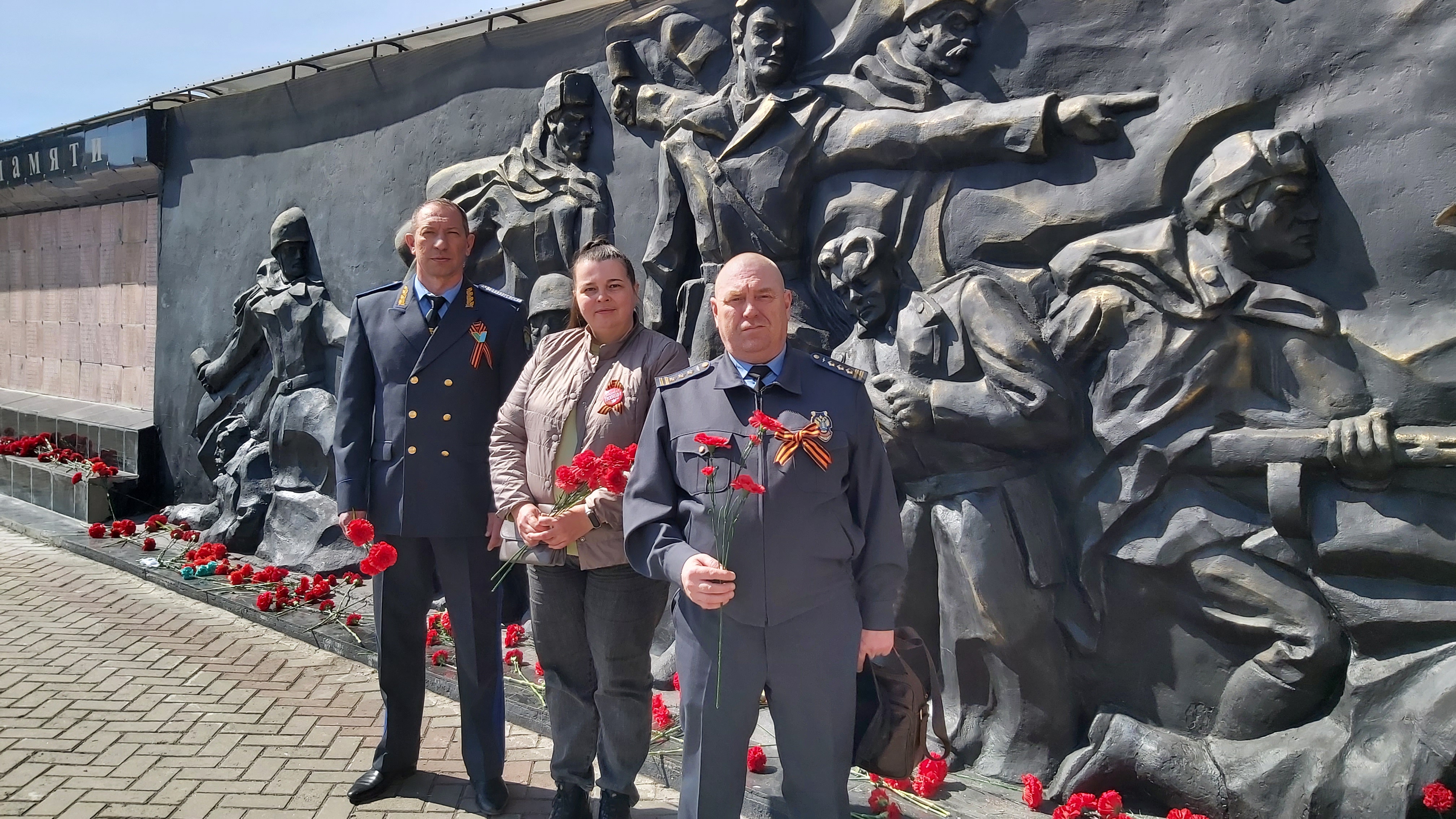Возложение цветов к мемориалу погибших воинов –устькутян в годы Великой Отечественной войны
